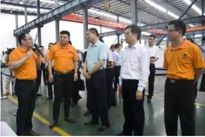 工信部副部長(zhǎng)辛國(guó)斌蒞臨嘉泰數(shù)控調(diào)研指導(dǎo)