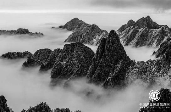 黃山風(fēng)景區(qū)推實(shí)名制加預(yù)約制，保障游客安全節(jié)省游客時(shí)間