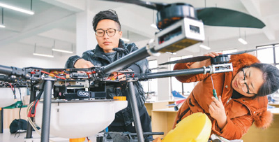 讀《政府工作報告》看未來發(fā)展 專家學者點贊“互聯(lián)網+”