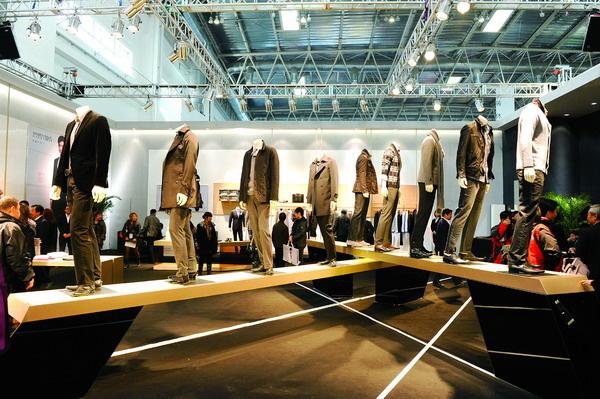 我國(guó)紡織服裝消費(fèi)潛力巨大 年產(chǎn)服裝超700億件