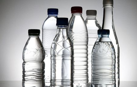 93%瓶裝水樣品含塑料微粒，對(duì)人體危害目前尚不明確