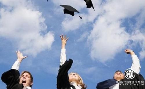 2017年，我國(guó)出國(guó)留學(xué)人數(shù)首次突破60萬(wàn)大關(guān)