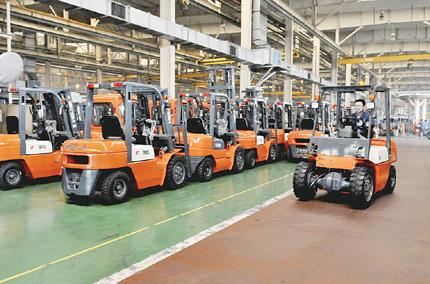 政策“強(qiáng)弩”勁發(fā) 叉車(chē)行業(yè)“油換電”轉(zhuǎn)型加速跑