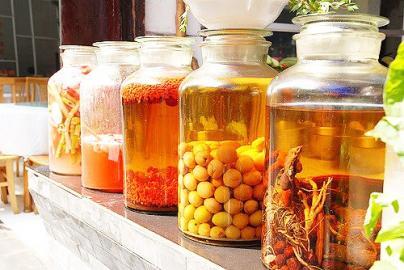 自泡藥酒銷(xiāo)售亂象如何規(guī)范？各種藥酒食品安全如何保障？