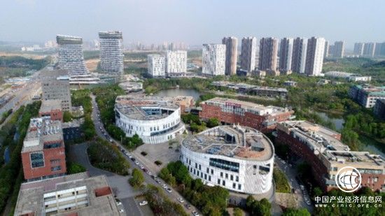 中國(guó)光谷：而立之年，一座新城崛起