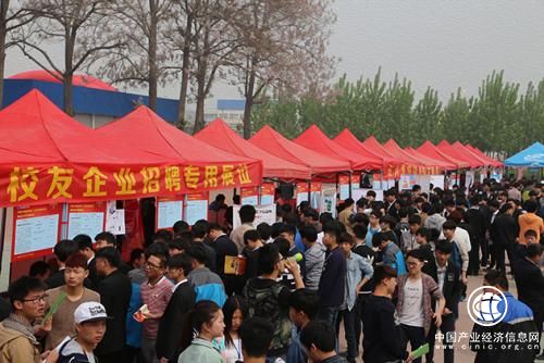 企業(yè)進(jìn)校園爭(zhēng)搶準(zhǔn)畢業(yè)生 舉辦創(chuàng)新大賽鎖定目標(biāo)人才