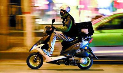 送餐路上安全嗎？三成外賣騎手車輛屬于無牌無證