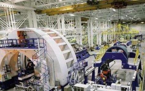 深入推進(jìn)新型工業(yè)化：布局高端，邁上產(chǎn)業(yè)新臺階