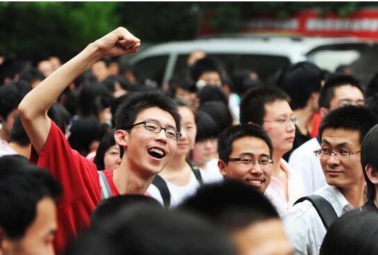 各地高考成績(jī)今起陸續(xù)公布 高校招錄有啥新變化？