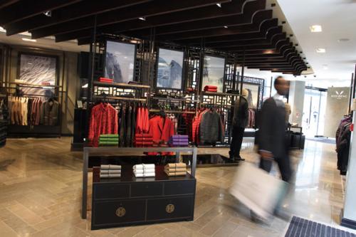 新技術(shù)為羽絨服“換皮膚”“裝大腦”