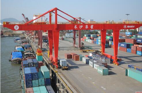 應(yīng)對(duì)貿(mào)易摩擦 外貿(mào)精準(zhǔn)施策減負(fù)再加力