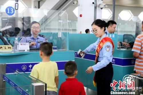 中小學(xué)生出國(guó)研學(xué)趨熱 “教育旅游”如何游學(xué)兼得？