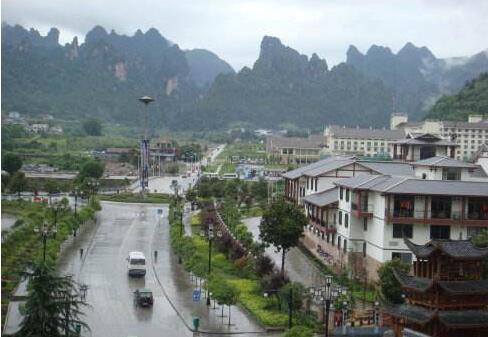 湖南省張家界市重點招商引資項目調度會召開