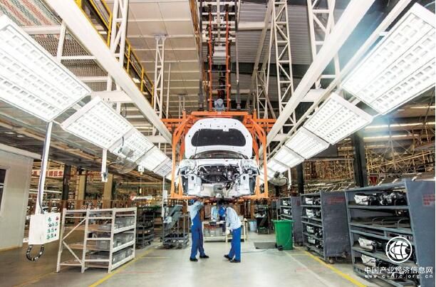 新興產(chǎn)業(yè)擔(dān)綱穩(wěn)增長重任 各地重點(diǎn)布局