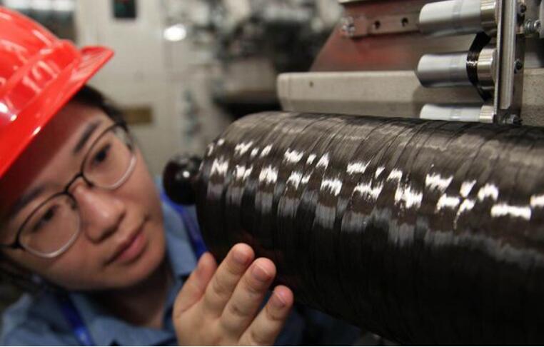 比鋼硬九倍、與口罩同源 這種新材料變成了高速列車頭