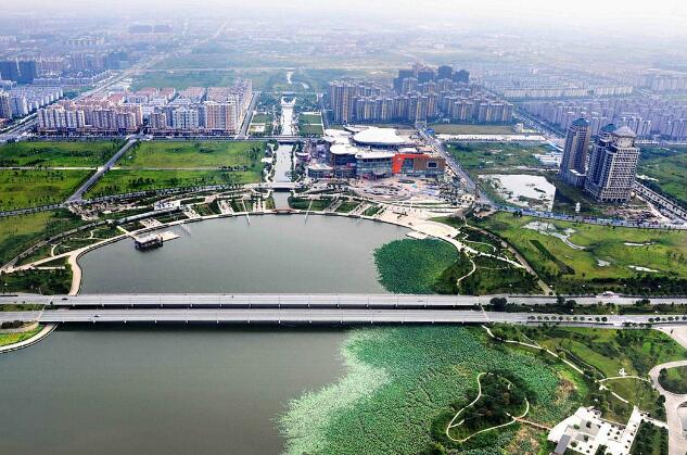 “中國(guó)紅”扮靚街頭巷尾、文旅消費(fèi)“上新”……國(guó)慶佳節(jié)臨近 氛圍感滿滿