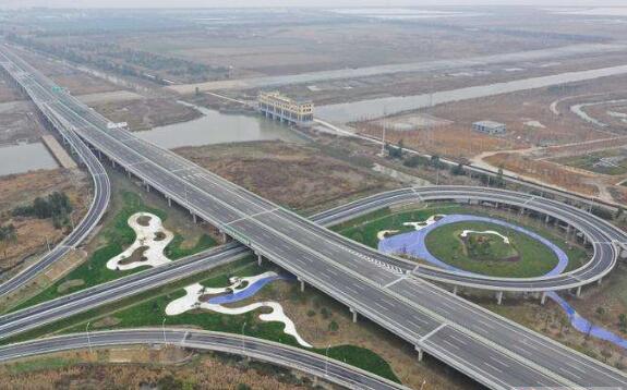 打通沿?！按髣?dòng)脈”浙江沿海高速公路正式通車