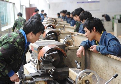 教育部就《關(guān)于深化職業(yè)教育教學(xué)關(guān)鍵要素改革的意見》答記者問