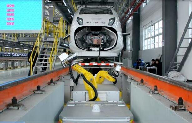 智能機(jī)器人檢修高鐵 科技助力安全春運