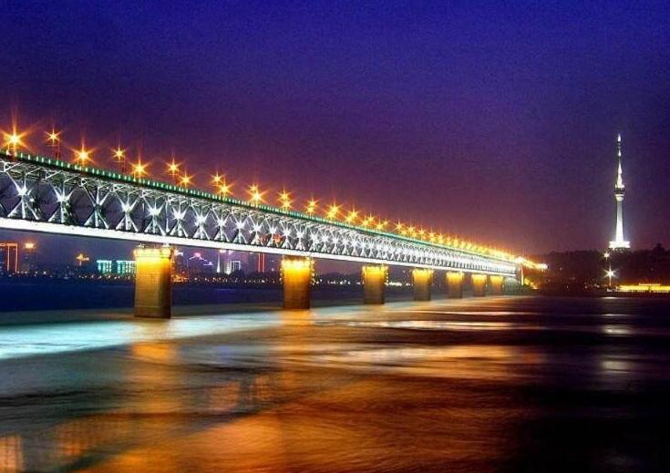 完善公共服務(wù)體系提升夜間旅游體驗