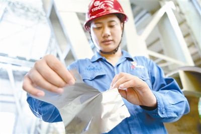 中國(guó)寶武太鋼“手撕鋼”創(chuàng)新研發(fā)團(tuán)隊(duì)：超級(jí)不銹鋼材料的闖關(guān)者