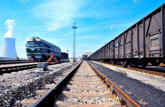 “鋼鐵駱駝”托起經(jīng)濟復蘇新動能