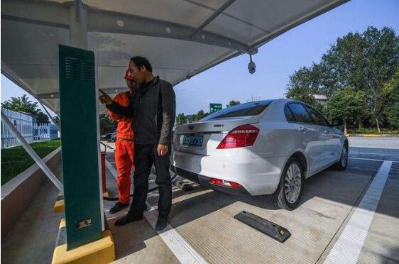 截至1月底我國(guó)電動(dòng)汽車充電基礎(chǔ)設(shè)施（槍）總數(shù)達(dá)到2069.8萬(wàn)個(gè)，同比增長(zhǎng)49.6%