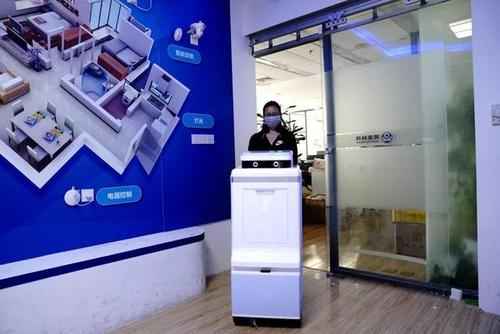 無人機(jī)喊話，機(jī)器人測(cè)體溫……期待更多“黑科技”加入戰(zhàn)“疫”