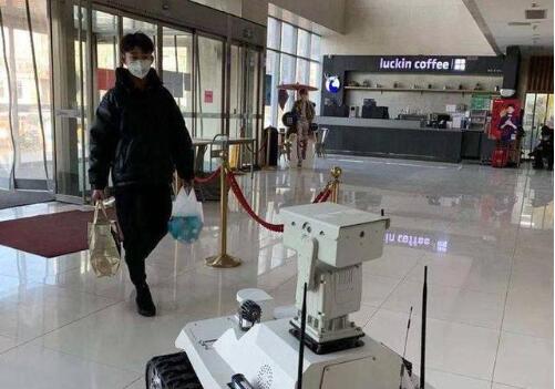 防疫機(jī)器人守大門(mén)！濟(jì)南高新區(qū)企業(yè)復(fù)工，園區(qū)疫情防控有神器