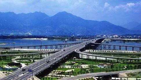 為經(jīng)濟(jì)社會(huì)發(fā)展當(dāng)好先行——從黨的十九屆五中全會(huì)看交通強(qiáng)國(guó)建設(shè)