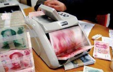 從上市銀行半年報(bào)看百姓“錢”途 未來消費(fèi)放貸或更審慎