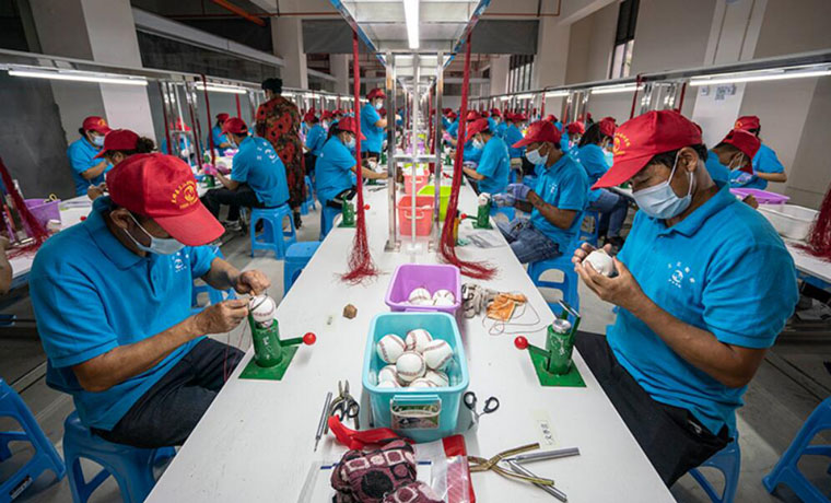 守住底線 穩(wěn)中求進(jìn)——從全國兩會(huì)看“六穩(wěn)”“六?！比绾伟l(fā)力