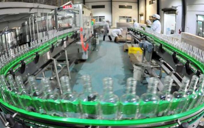 調(diào)整中尋機(jī) 變革里破局　2025年中國(guó)酒業(yè)回顧