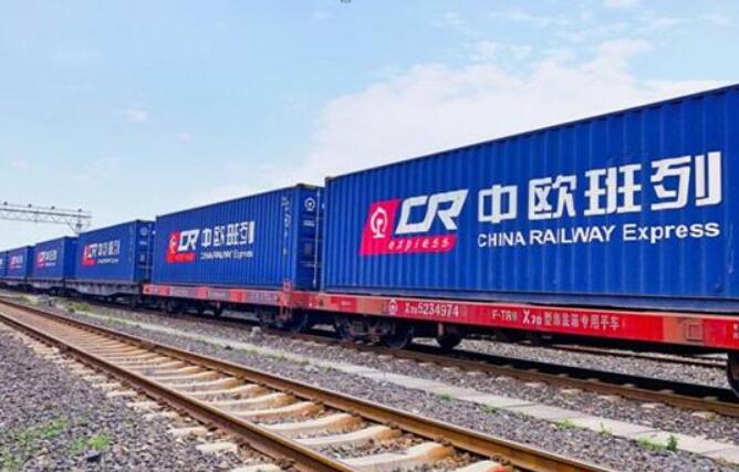 開行量創(chuàng)紀(jì)錄！絲路“新使者”中歐班列加速奔跑穩(wěn)外貿(mào)