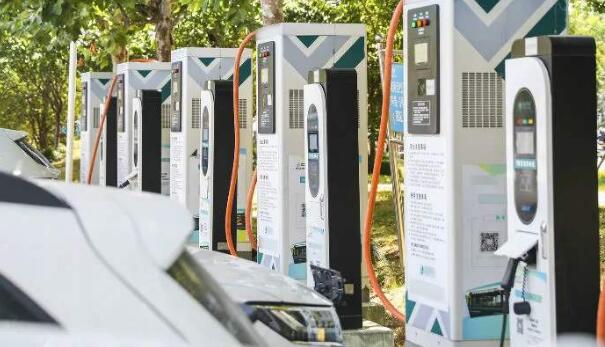 創(chuàng)歷史新高 國慶中秋假期高速公路新能源汽車充電量超1.2億度