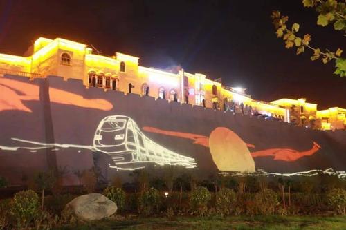 《2023中國夜間經濟發(fā)展報告》：2023年夜間出游意愿達95%