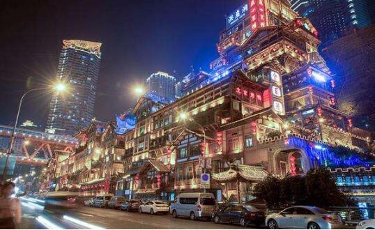 國(guó)慶假期新玩法：文化體育游成風(fēng)尚，多地夜游燈光秀璀璨迎客來(lái)