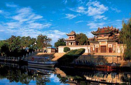 把文化旅游業(yè)培育成支柱產(chǎn)業(yè)