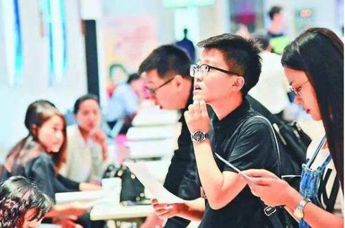 促進(jìn)青年就業(yè)，怎樣打開(kāi)新空間？——兩會(huì)中國(guó)經(jīng)濟(jì)問(wèn)答之六