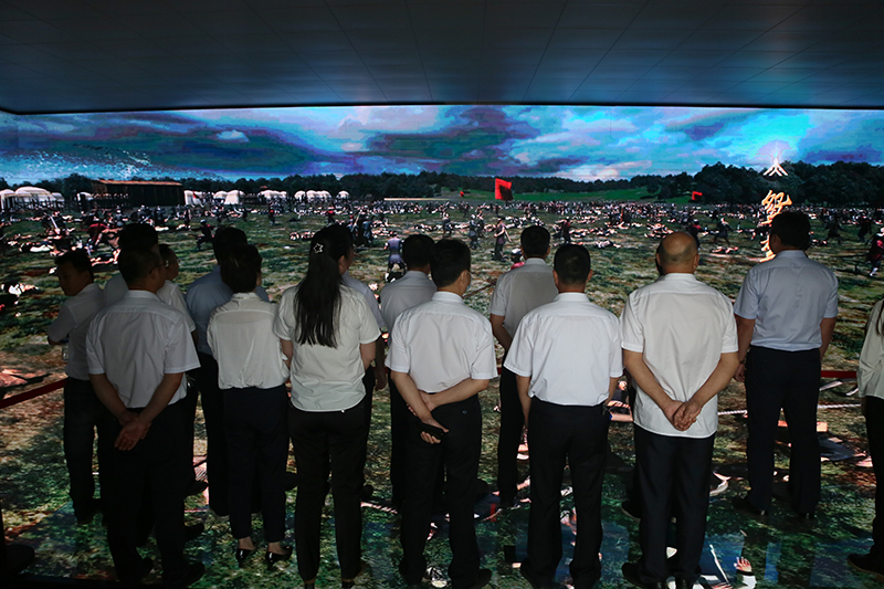 國網(wǎng)煙臺市蓬萊區(qū)供電公司開展“牢記初心使命 砥礪奮進前行”愛國主義教育活動