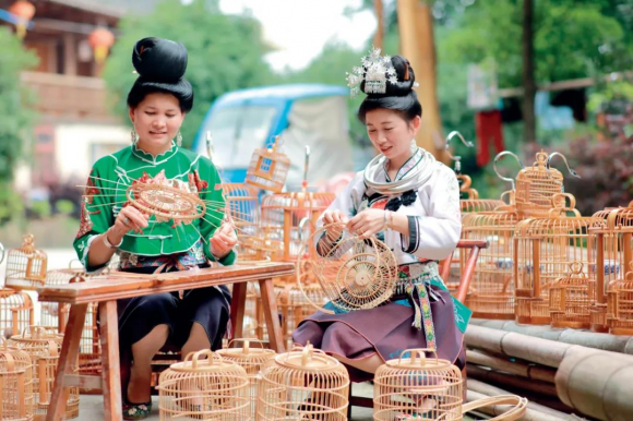 這屆中國丹寨非遺周帶火了一座小鎮(zhèn)！9天吸引游客26萬人！