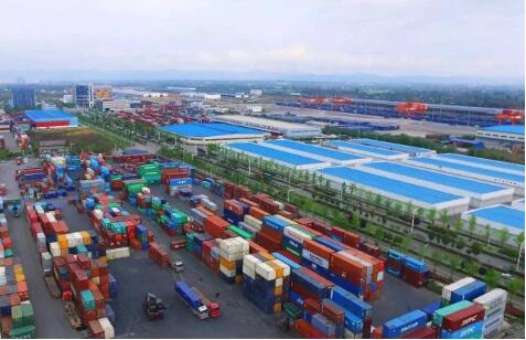 政策托底 創(chuàng)新發(fā)力 這半年地方外貿(mào)穩(wěn)中提質(zhì)