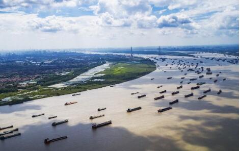 長江經(jīng)濟帶十年蝶變：科創(chuàng)賦能，世界級產(chǎn)業(yè)方陣成形