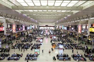 預(yù)計(jì)2025年春運(yùn)河南跨區(qū)域人員流動(dòng)量將達(dá)5.3億人次