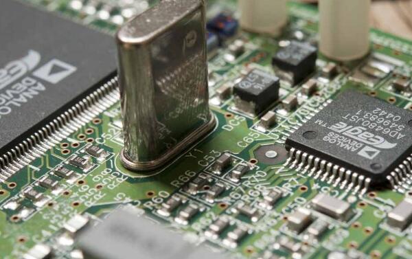 大而不強(qiáng)問(wèn)題突出 我國(guó)電子元器件產(chǎn)業(yè)鏈亟需融合發(fā)展