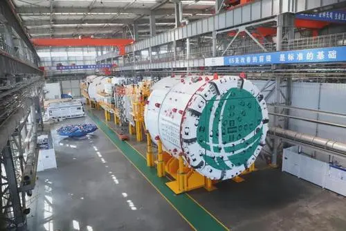 世界首臺大直徑超小轉彎TBM下線