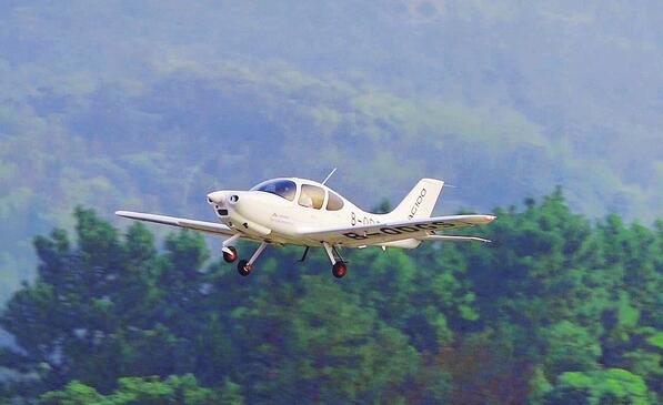 航空工業(yè)集團(tuán)研制的AG100適航驗證機(jī)順利完成首飛