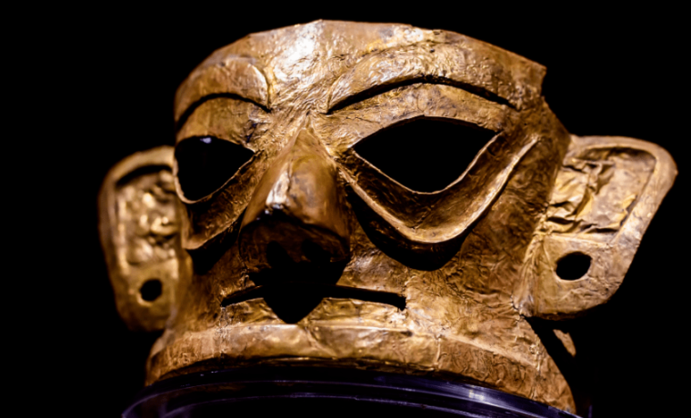 金面具、神壇、神樹(shù)紋玉琮…… 三星堆考古又上新了！