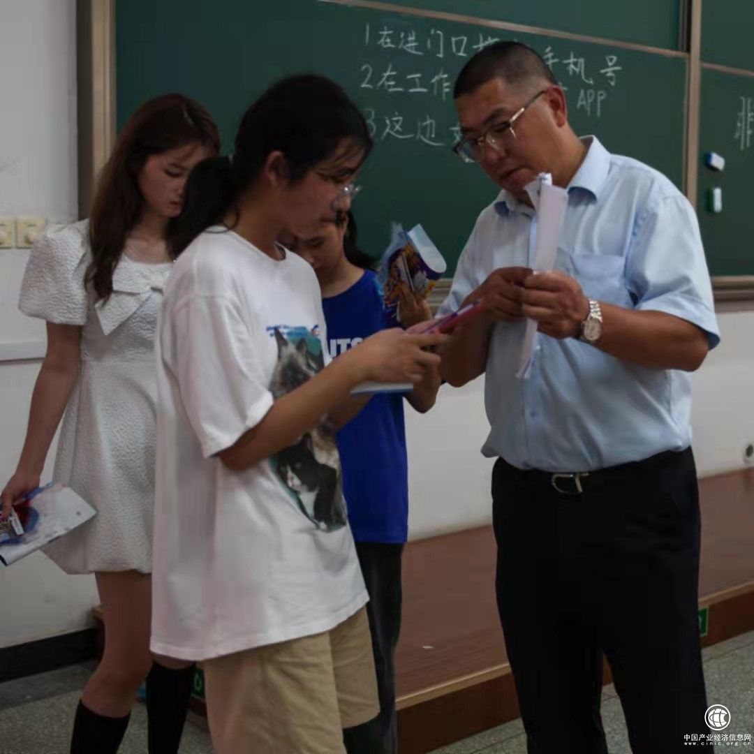 金融服務(wù)校園 建行嘉興分行營業(yè)部溫情助力開學(xué)季