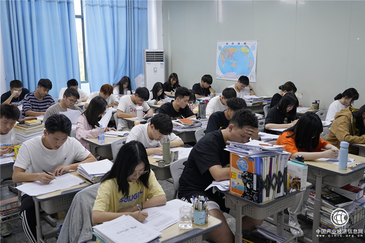 藝考文補(bǔ)關(guān)鍵時(shí)期，福州藝考生們?nèi)绾螐?fù)習(xí)好文化課？